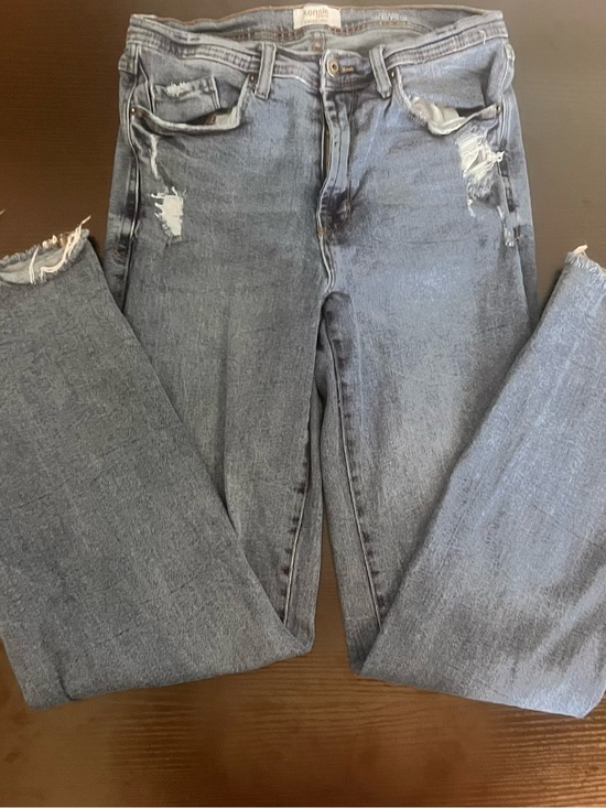 Kensie Denim - Kensie Women's Stretchy Distressed Jeans in Light Blue Wash 🐝